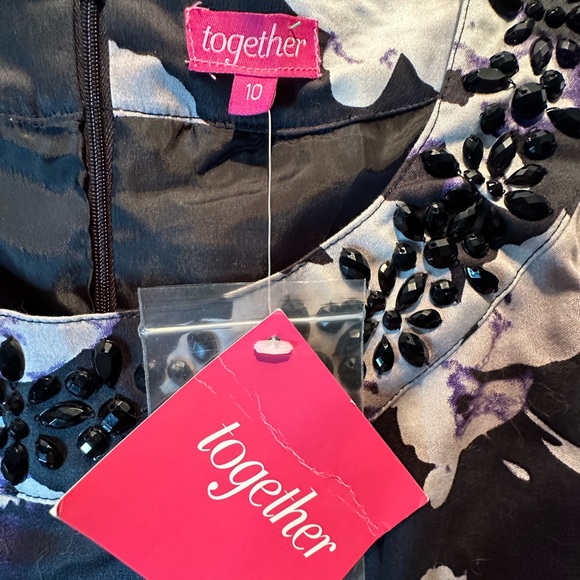 Pretty Floral Beaded Sleeveless Shift Dress - Picture 6 of 6